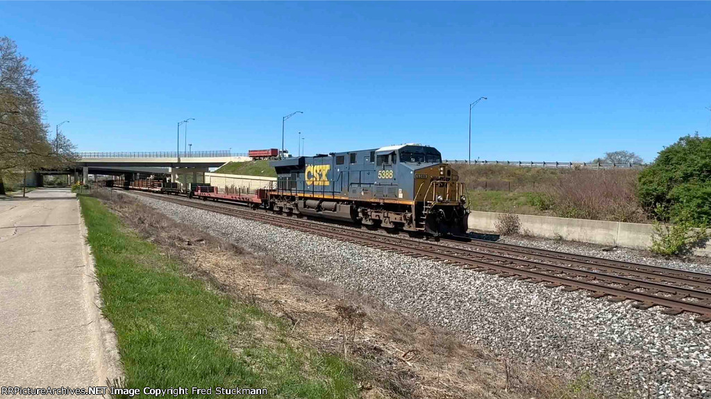 CSX 5388 leads W437,